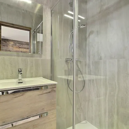 Neuf Avec Jacuzzi Et Sauna